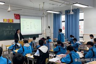 卡莱尔：麦康纳为我们奠定了基调 他整场比赛都在往禁区里冲杀